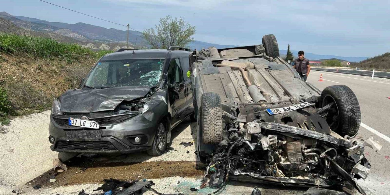 Köpeğe çarpmamak için sürücüsünün manevra yaptığı otomobil takla attı: 1 yaralı