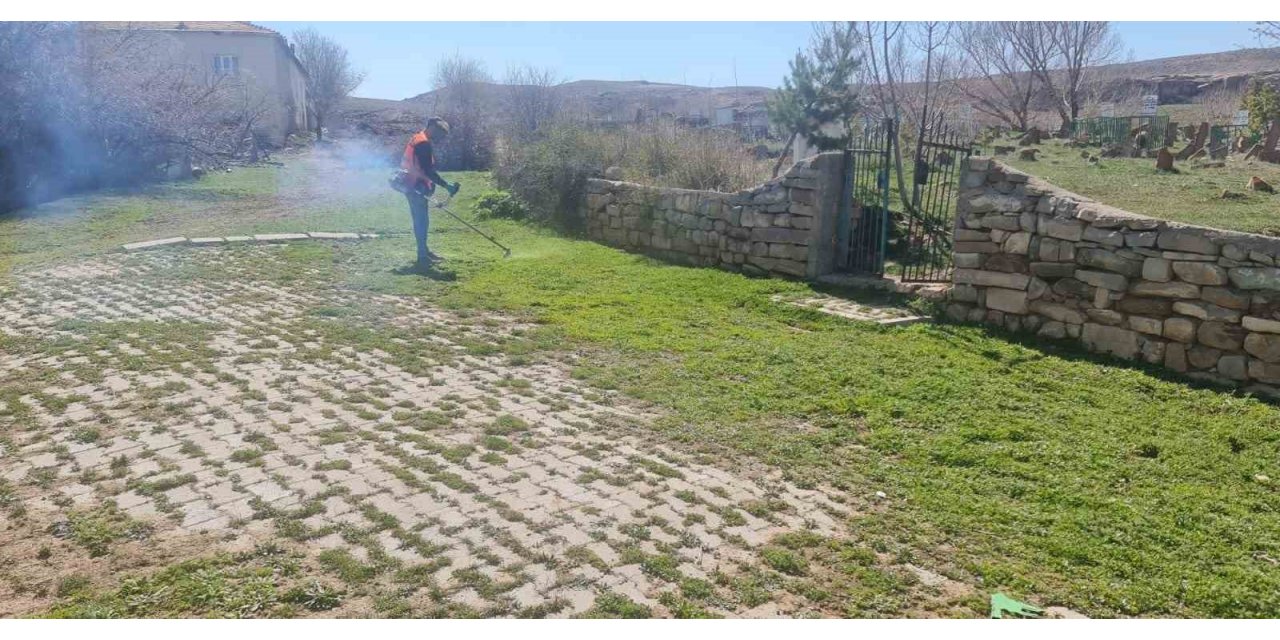 Bünyan mezarlıklarında bayram temizliği başladı