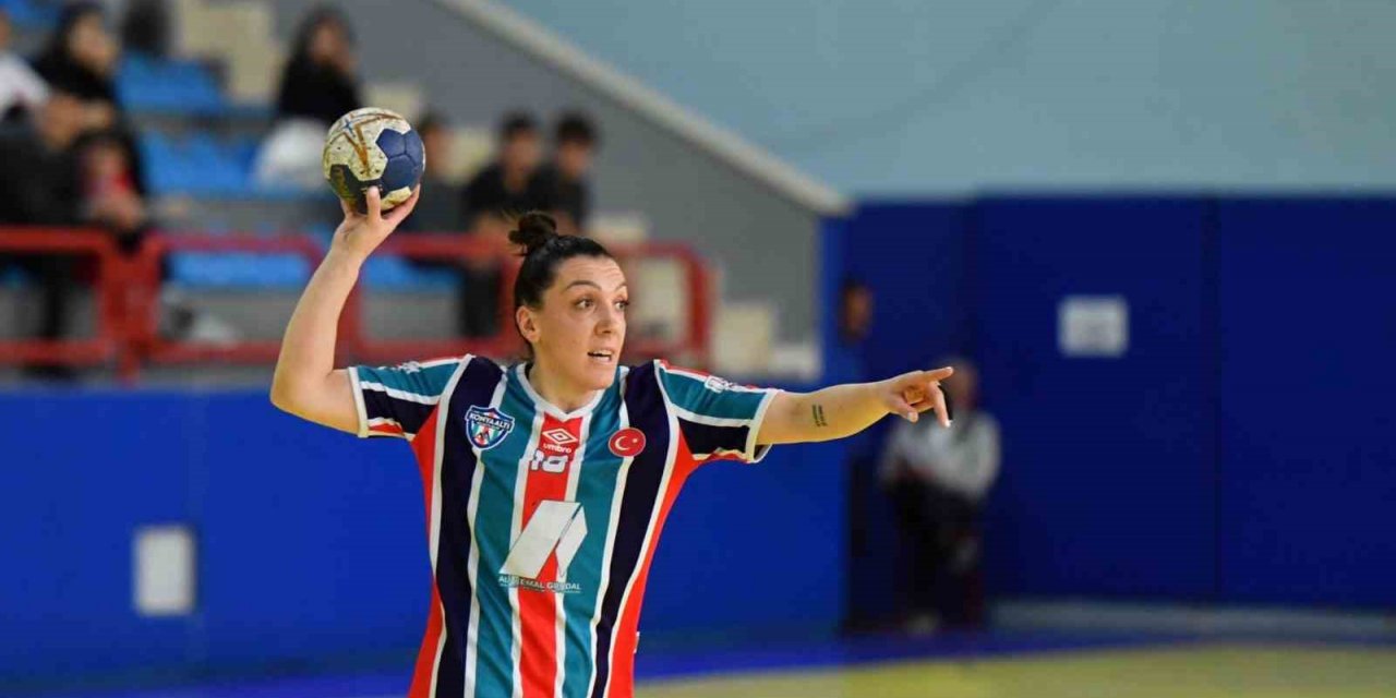 ’Mavi Kelebekler’ galibiyetle bitirdi