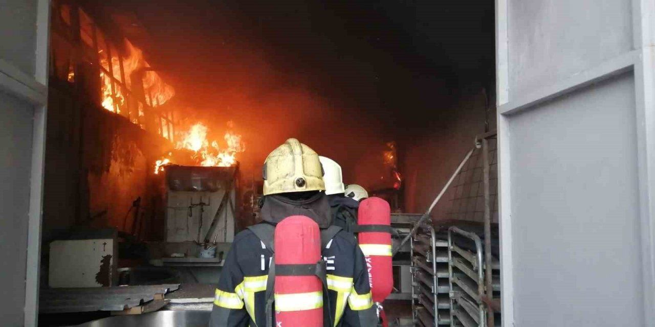Fabrikada çıkan yangın söndürüldü