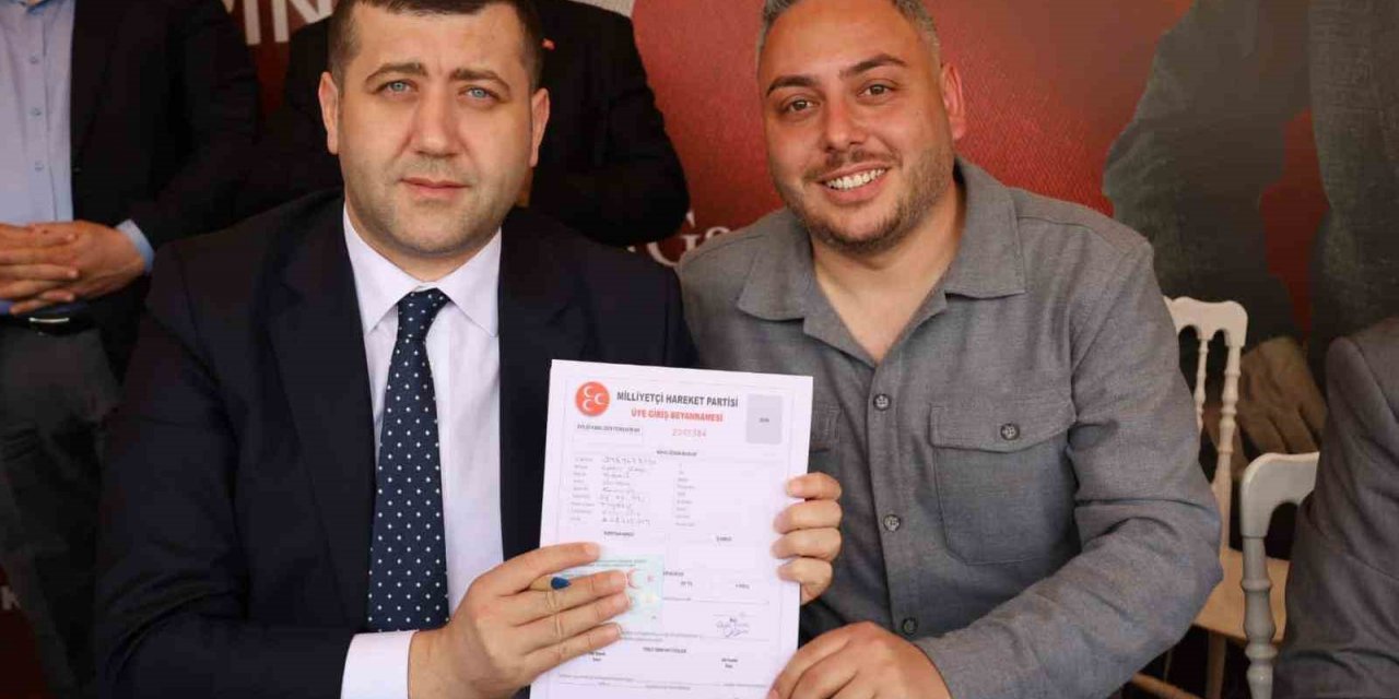 Kapalı Kale’nin Orkestra şefi MHP’ye katıldı, üye kaydını Baki Ersoy yaptı