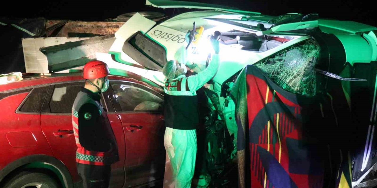 Anadolu Otoyolu’ndaki feci kazada ölü sayısı 2’ye yükseldi