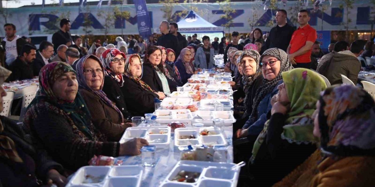 Binlerce Aydınlı, Büyükşehir’in iftar sofrasında buluştu