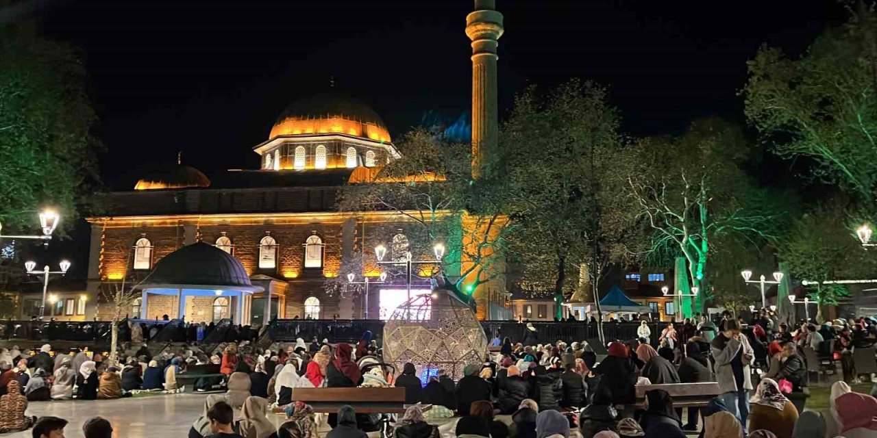 Kadir Gecesi’nde Balıkesir’de camiler doldu taştı