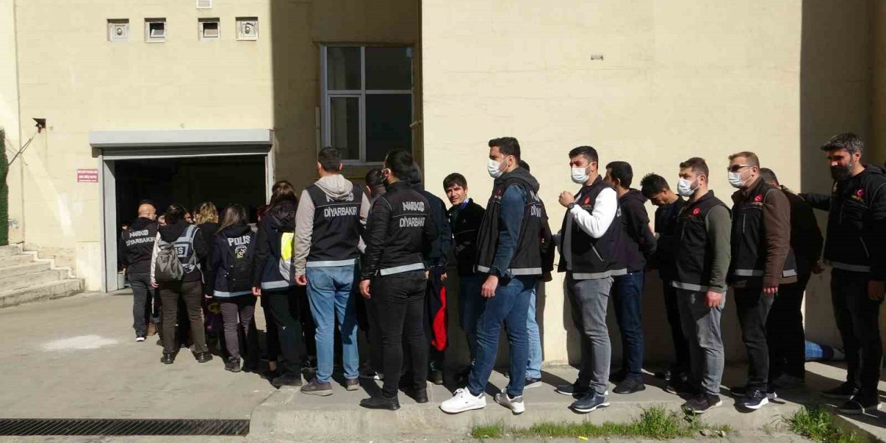Diyarbakır’da ’Kökünü Kurutma Operasyonu’nda 133 tutuklama