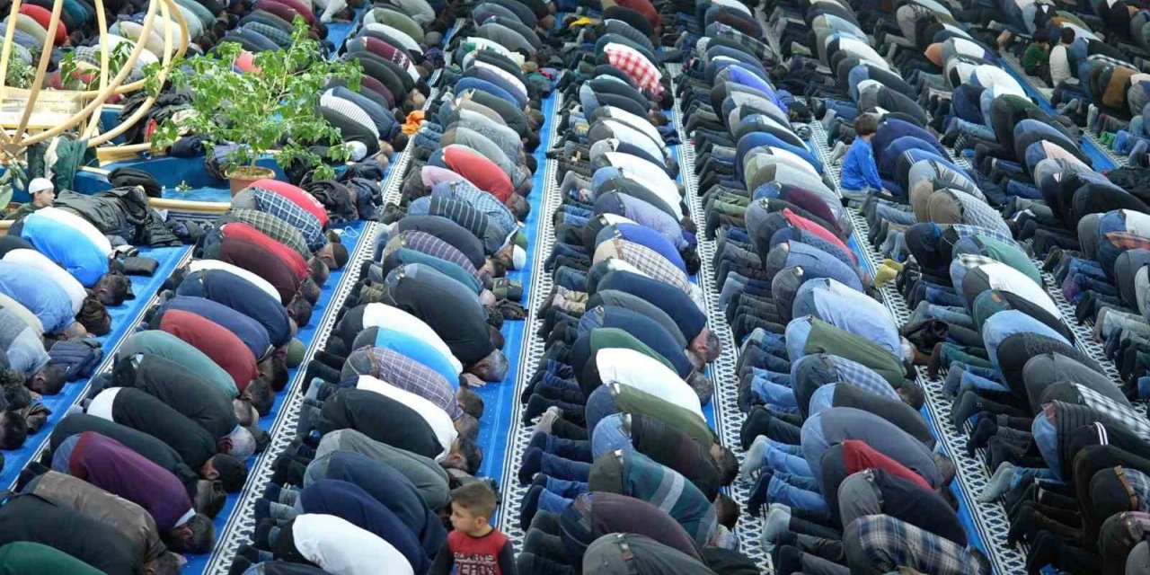 Erzincan’da Kadir Gecesi dualarla idrak edildi