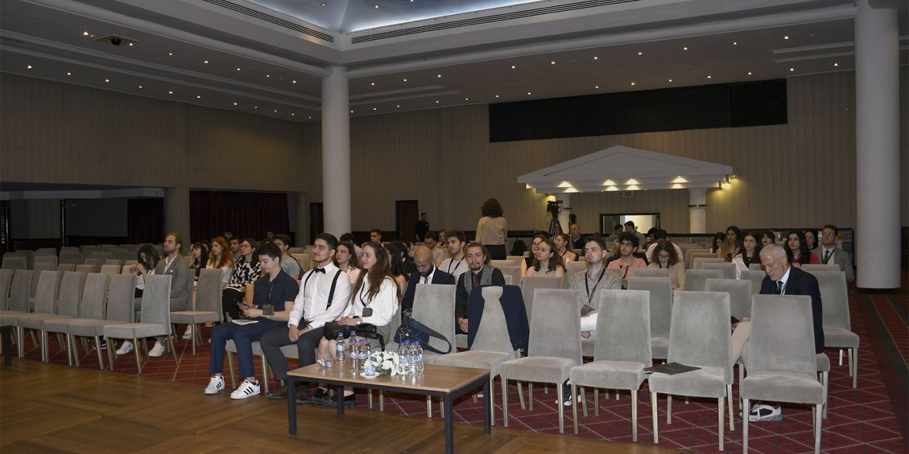 Geleceğin hekimleri Kuşadası’nda buluştu