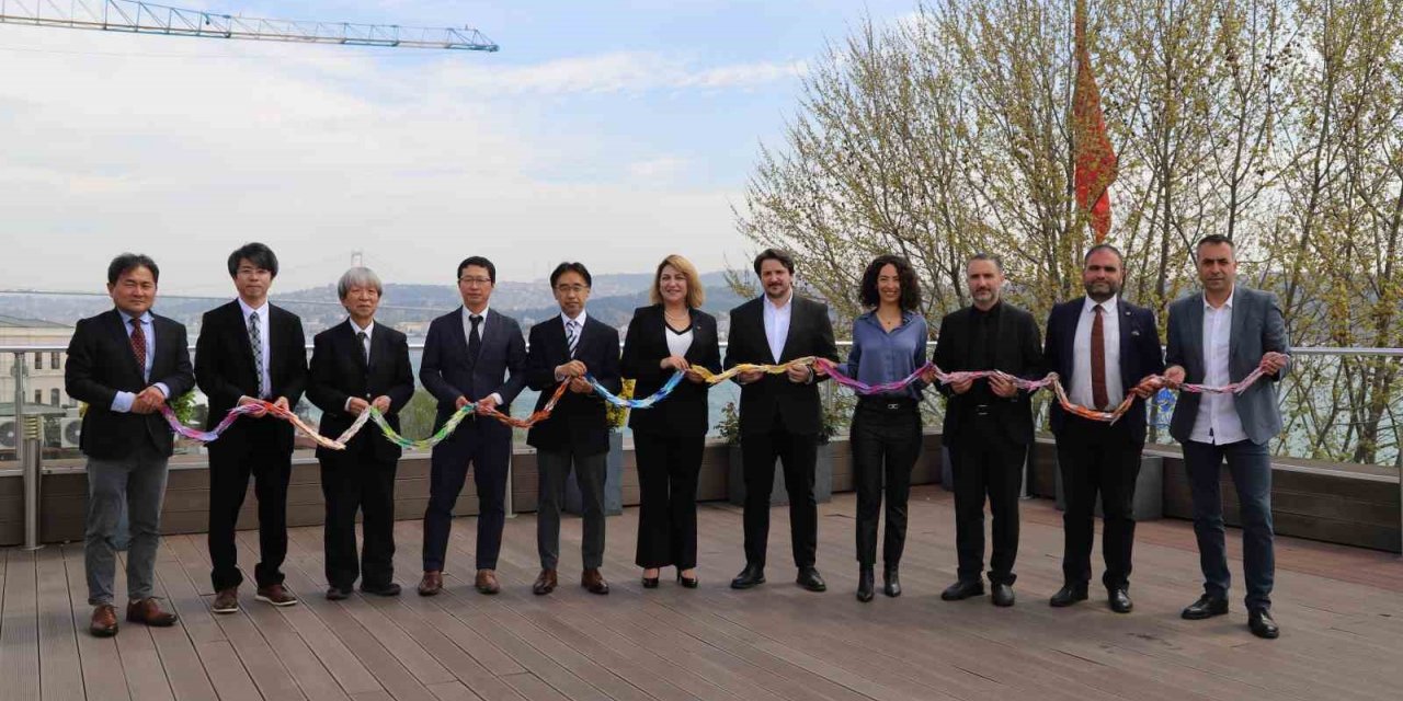 Hiroşima mağduru Japon kız Sadako’nun bin turna kuşlu origami dileği Türk depremzedelere