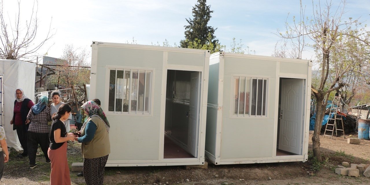 Binlerce katlanabilir konteynerler, kırsal alanda kurulmaya başlandı