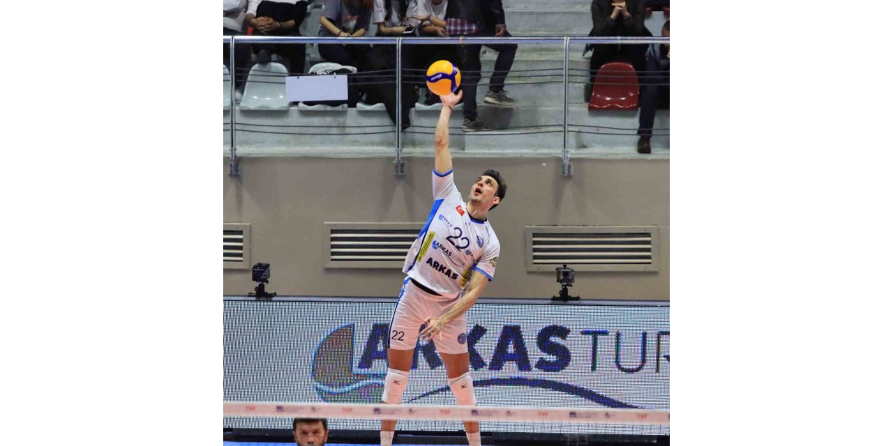 Arkas Spor’dan Kupa Voley’e veda