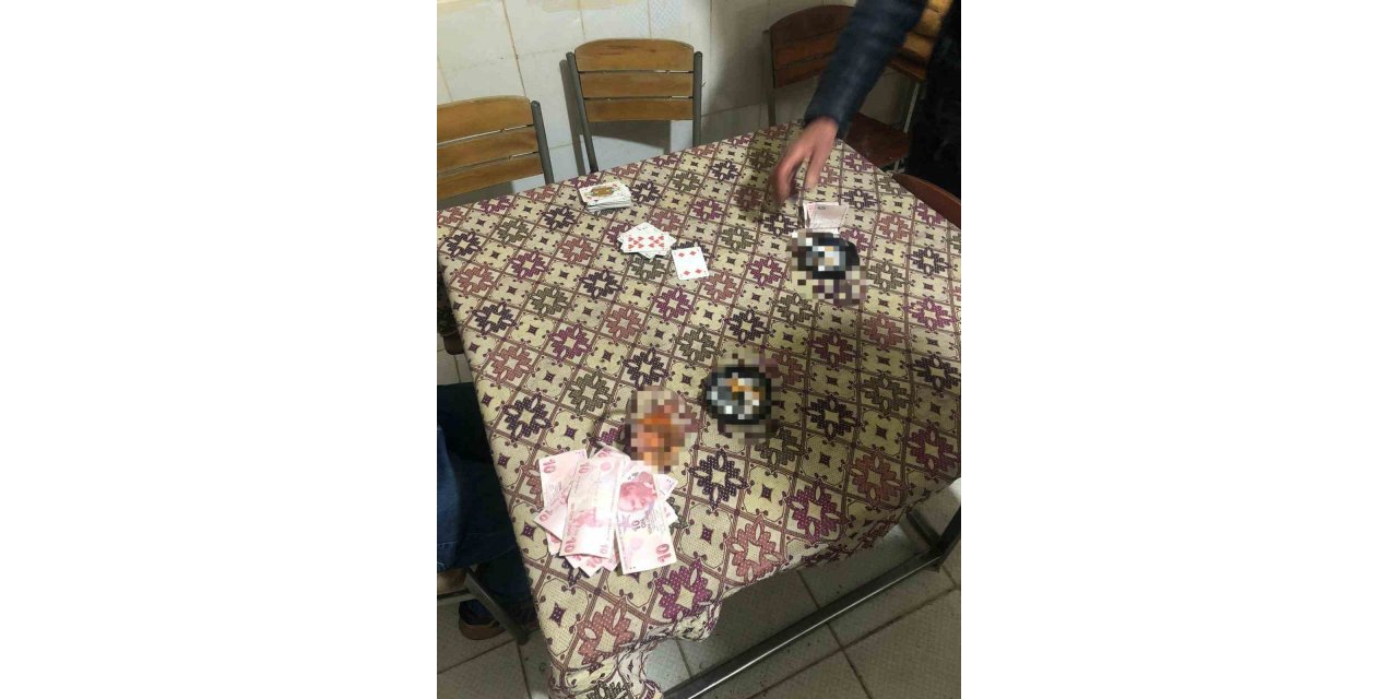 Kumar oynarken jandarma denetimine takıldılar