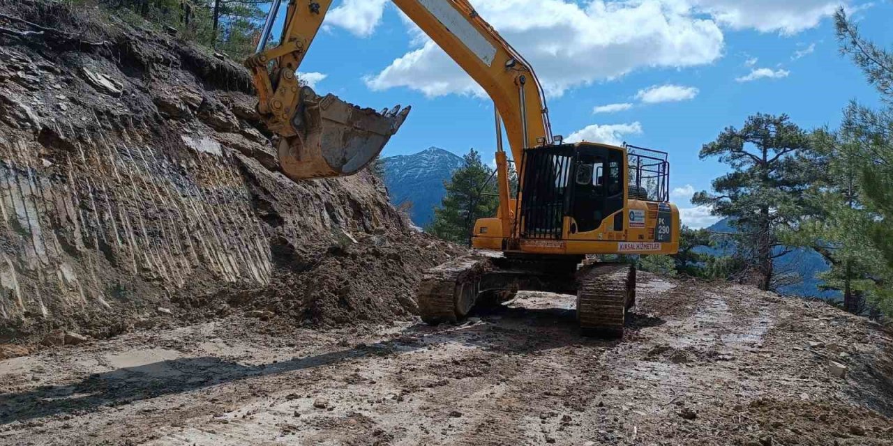 Büyükşehirden, Akseki ve Gündoğmuş yollarına yaz çalışması