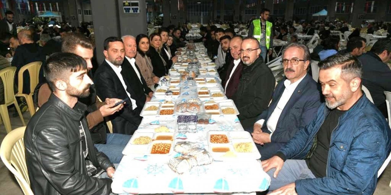 Lapseki Belediyesi’nin Ramazan iftarları sürüyor