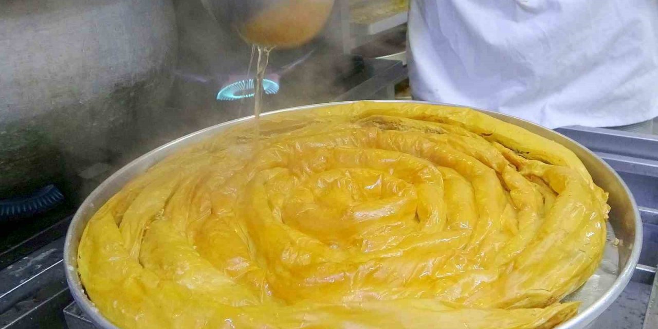 Bayram tatlılarından "Muğla Saraylısı"yla 303 yıllık gelenek korunuyor