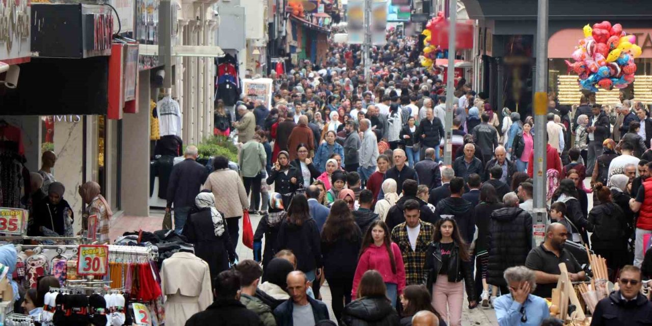 Çarşı pazarda bayram hareketliliği