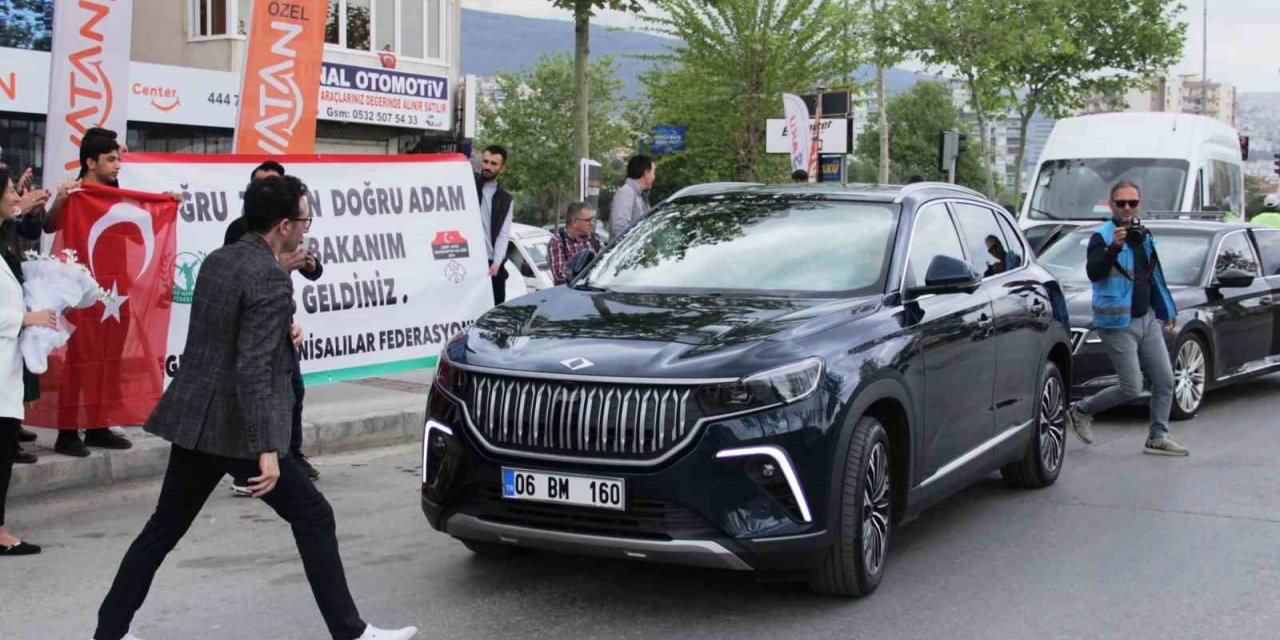 Bakan Kasapoğlu: “Bizi İzmir’in her yerinde görebilirsiniz”