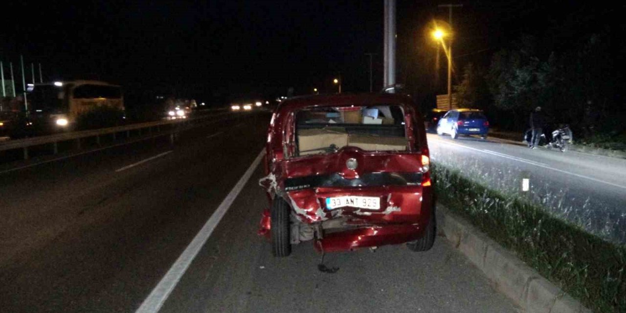 Yola dökülen kaygan madde, 6 aracın karıştığı zincirleme kazaya neden oldu