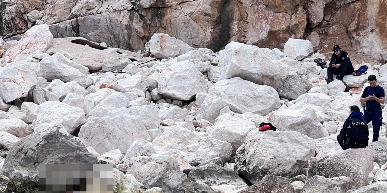 Antalya'da tekne ile gezen turistler fark etti! Adada kadın cesedi bulundu