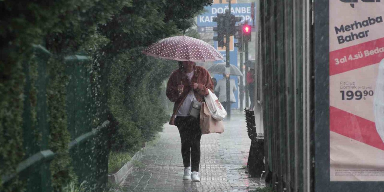 Bursalılar sağanak yağışa yakalandı