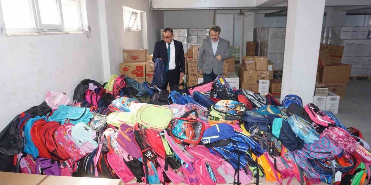 Rize’den okul çantaları Gaziantep’e doğru yola çıktı