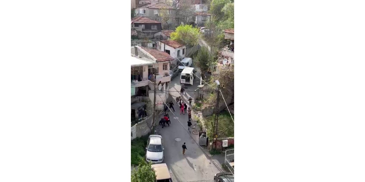 Gaziosmanpaşa’da sopalı ‘nişan atma’ kavgası kamerada