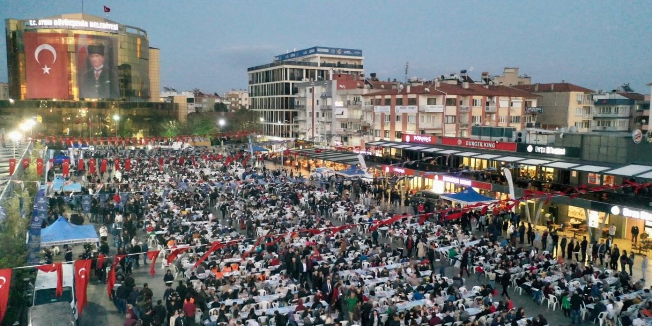 Aydınlılar, Büyükşehir’in iftar sofralarında bir araya geldi