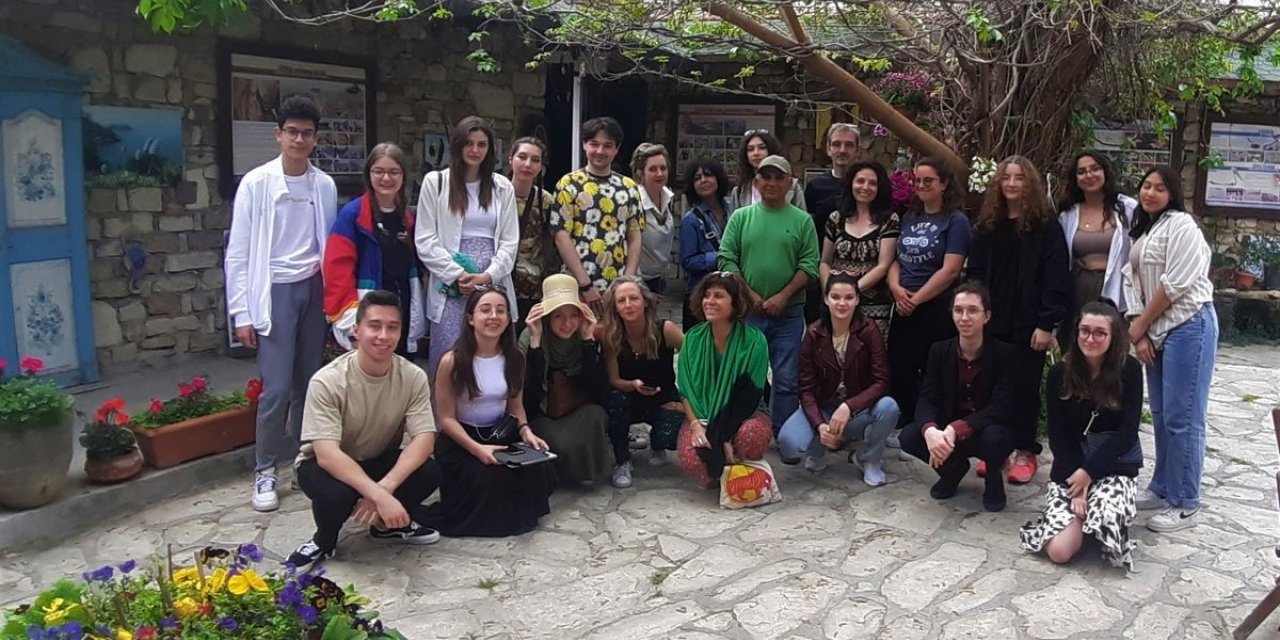 Avrupalı öğrenciler, Kuşadası’nda iklim değişikliğine dikkat çekti