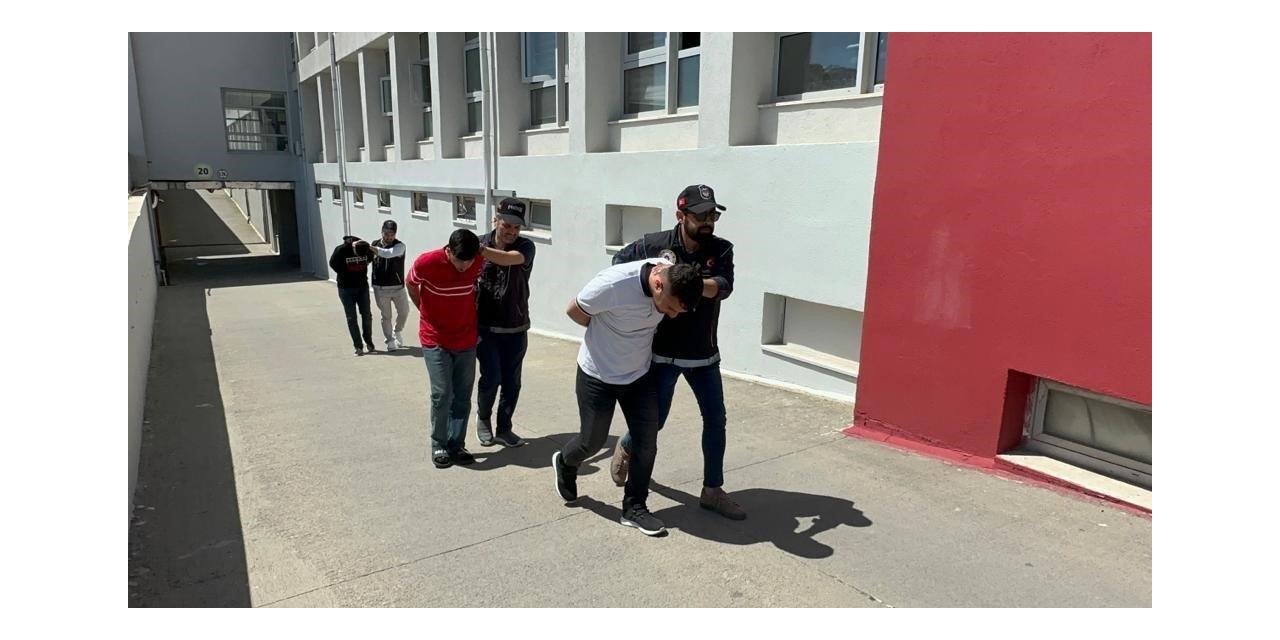 Kitap sayfaları ile sigara paketinde uyuşturucu ele geçirildi: 2 tutuklama