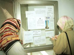 Türbanlılar üniversiteyi basmış?