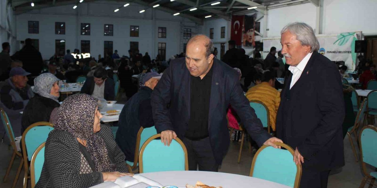 Kaymakamı Ünal ve Başkan Şahin, depremzede aileler ile iftar yemeğinde buluştu