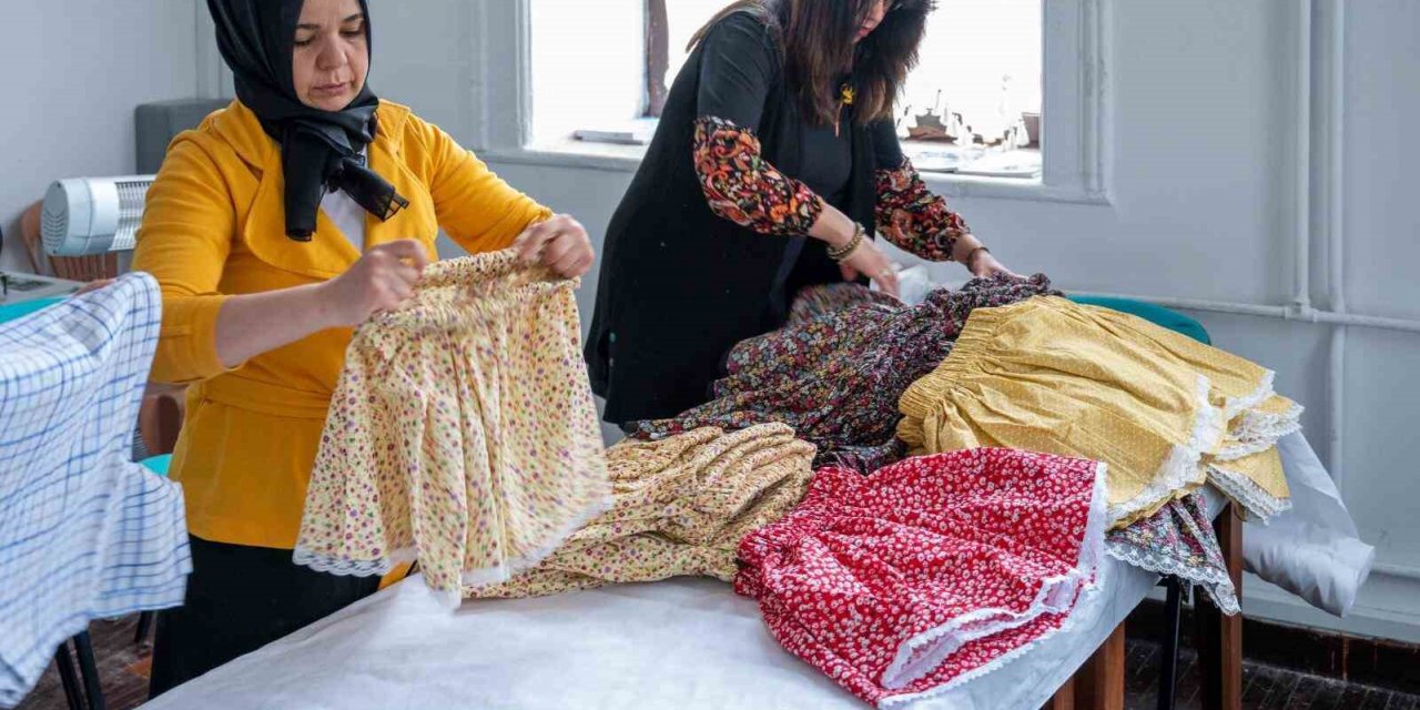 Muğla Olgunlaşma Enstitüsü’nden depremzede çocuklara bayramlık sürprizi