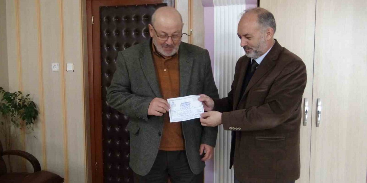 Biriktirdikleri 60 bin TL’lik umre parasını depremzedelere bağışladılar