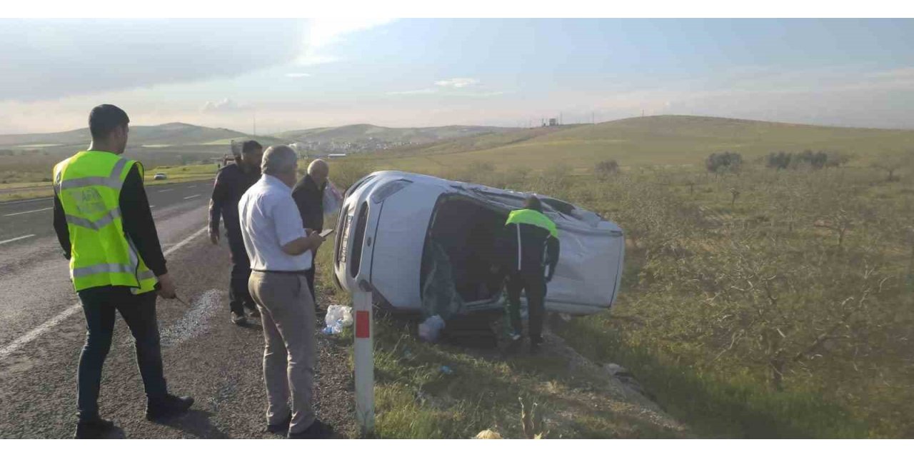 Şarampole devrilen otomobildeki 4 kişi yaralandı