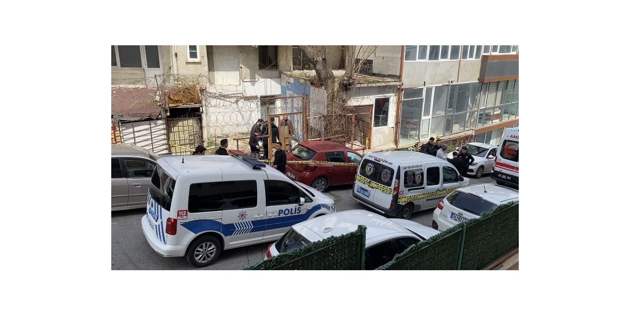 Kadıköy’de güvenlik, tadilattaki hastaneye izinsiz giren kişiyi vurdu