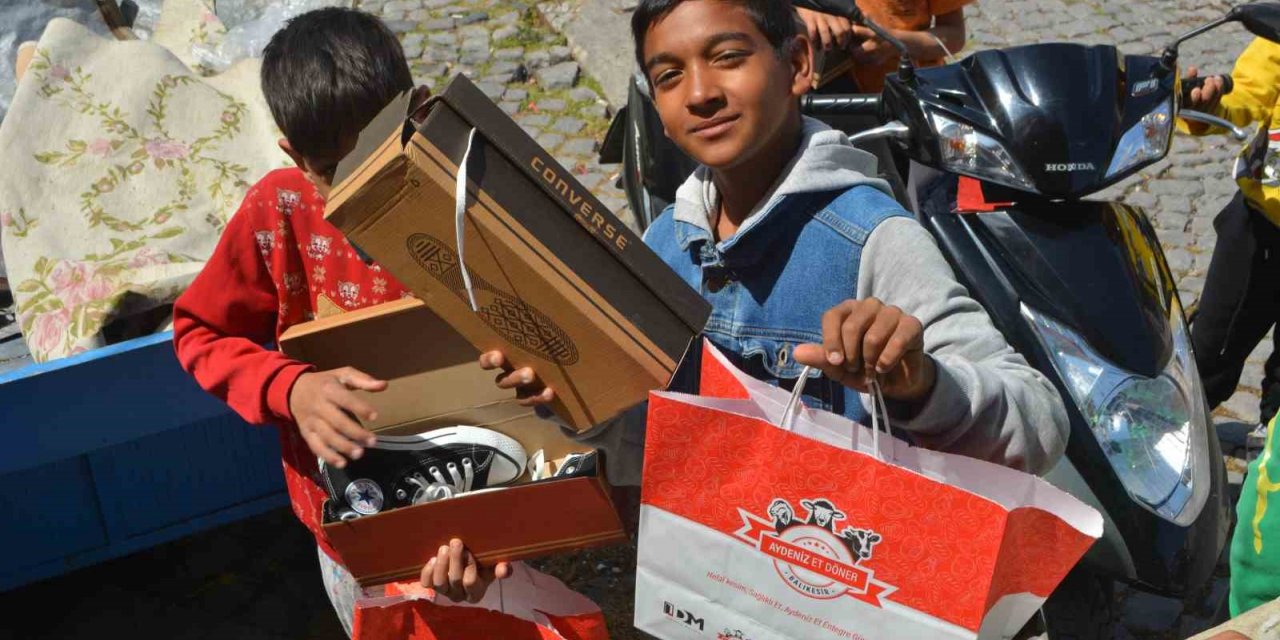 Hayırsever iş insanından 350 ihtiyaç sahibi çocuğa bayramlık desteği