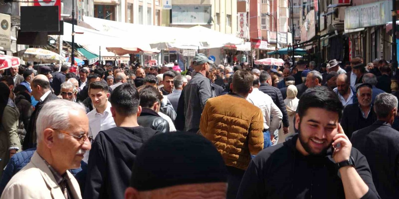 Bayram alışverişi esnafa can suyu oldu