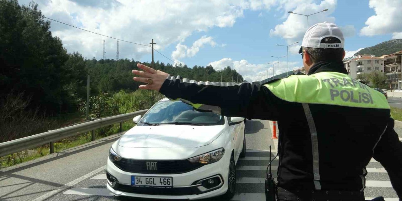 Bayram trafiğindeki araç sürücüleri uyarıldı