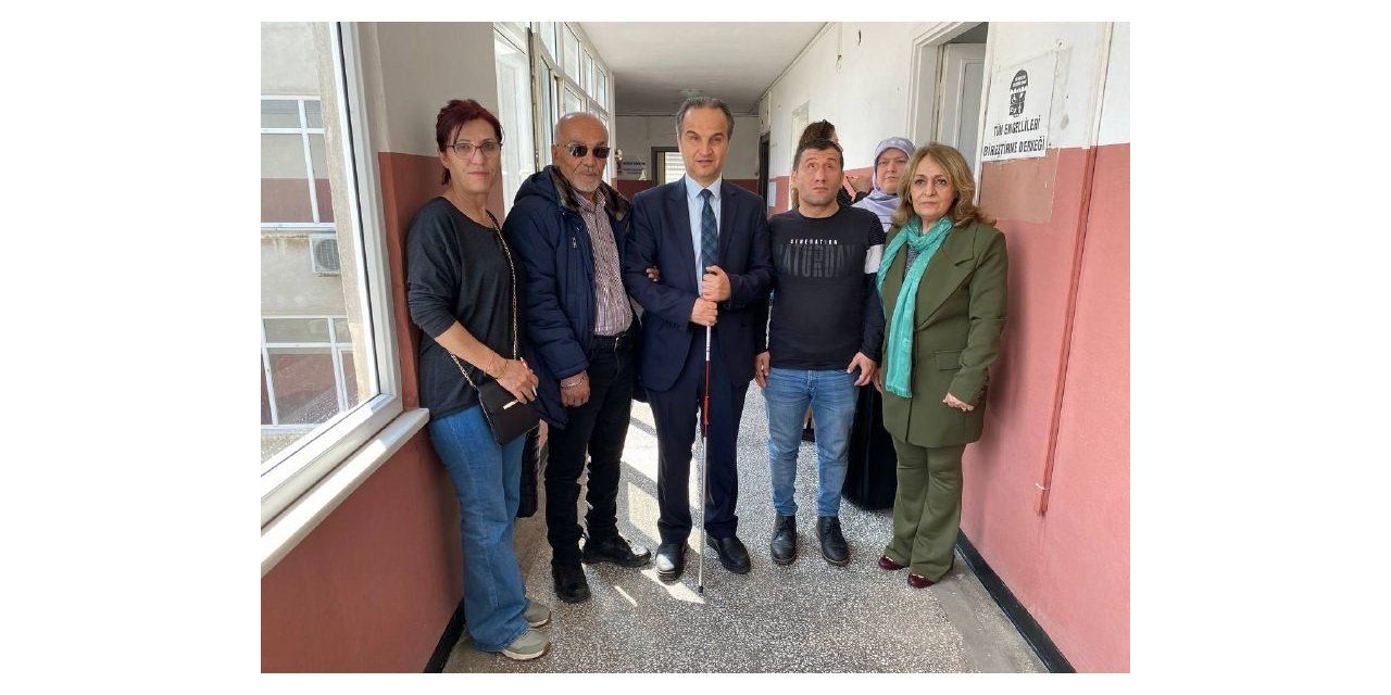 AK Parti’li görme engelli milletvekili adayı Cemal Donat esnaf ve STK’ları ziyaret etti