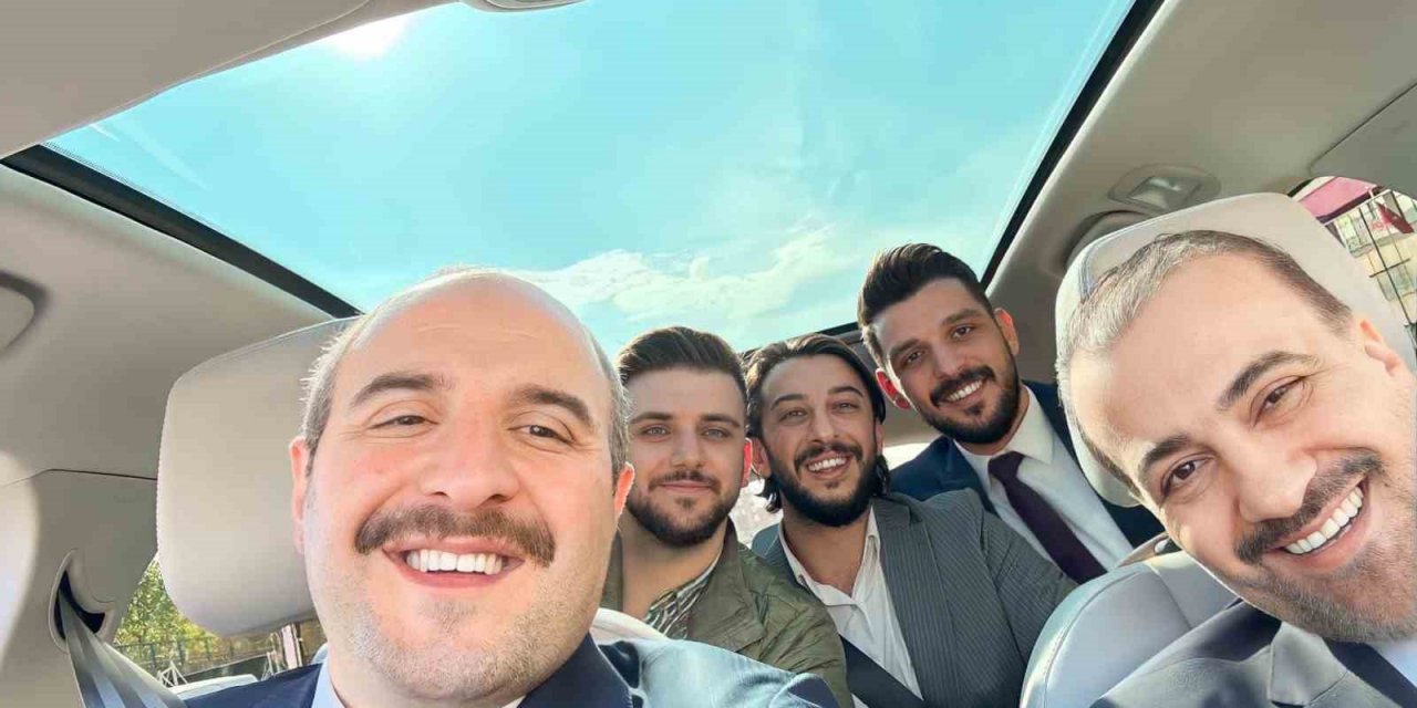 Bakan Varank ve Talus TOGG kamerasına poz verdi