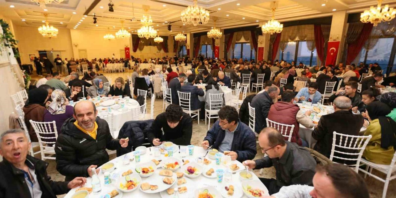 Derince Belediyesi’nin personelleri iftarda buluştu