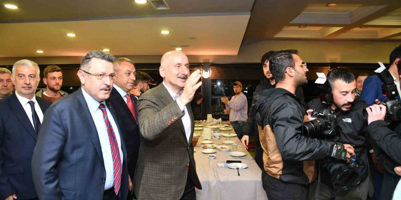 Başkan Genç gençlerle sahurda bir araya geldi