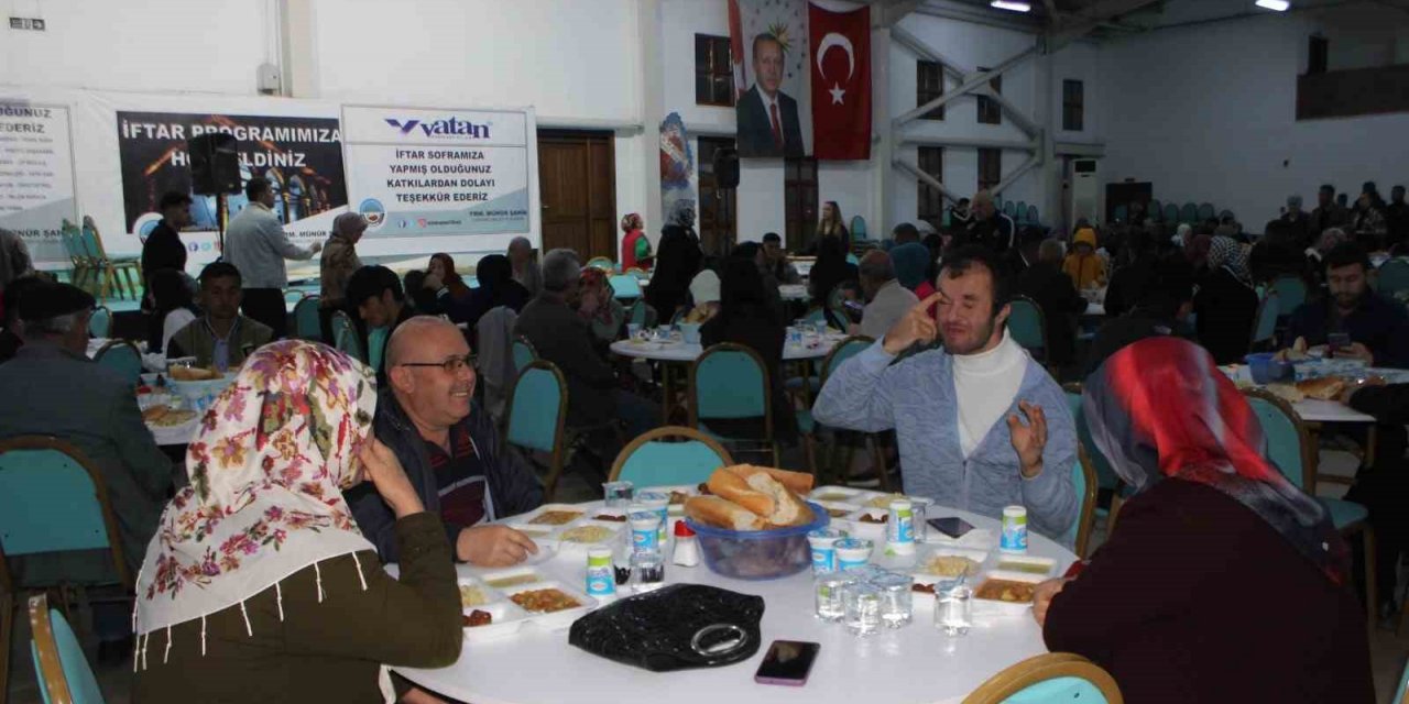 Başkan Şahin engelliler ve aileleriyle iftarda buluştu