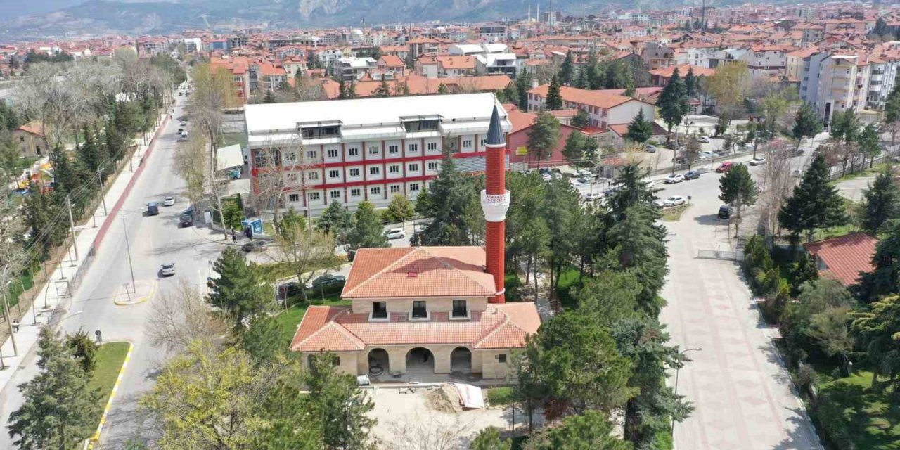 Isparta’da Millet Bahçesi camisindeki çalışmalarda sona gelindi