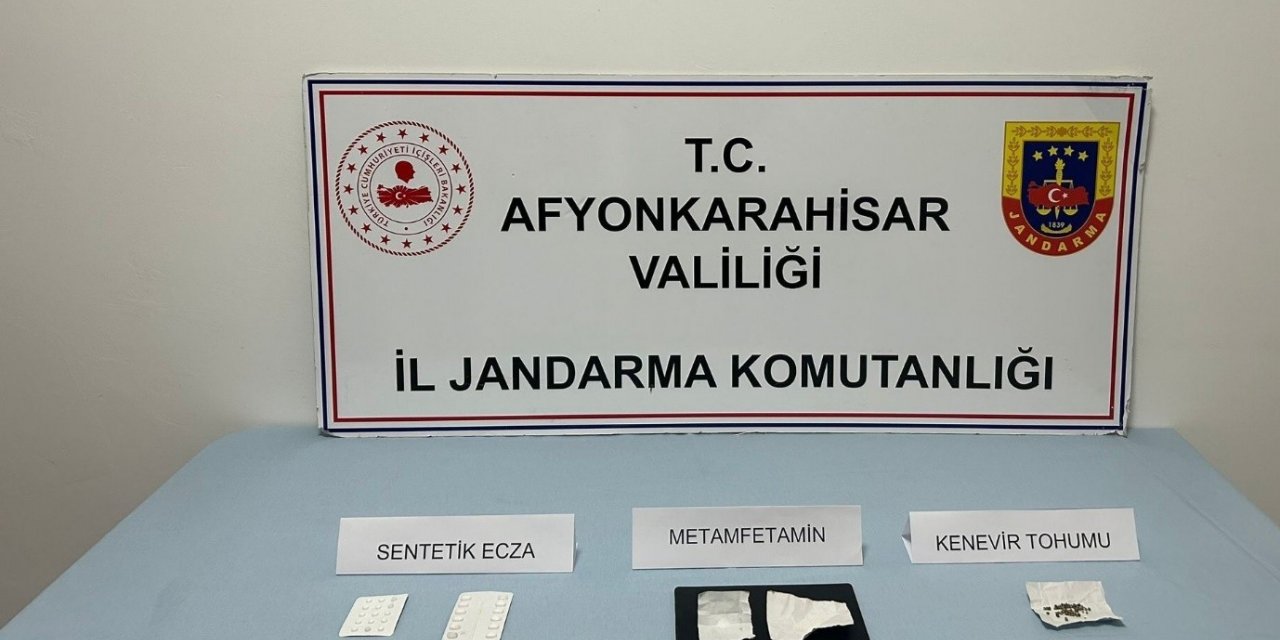 Jandarma ekipleri şüphelendikleri araç içerisindeki şahıslar üzerinde uyuşturucu madde ele geçirdi