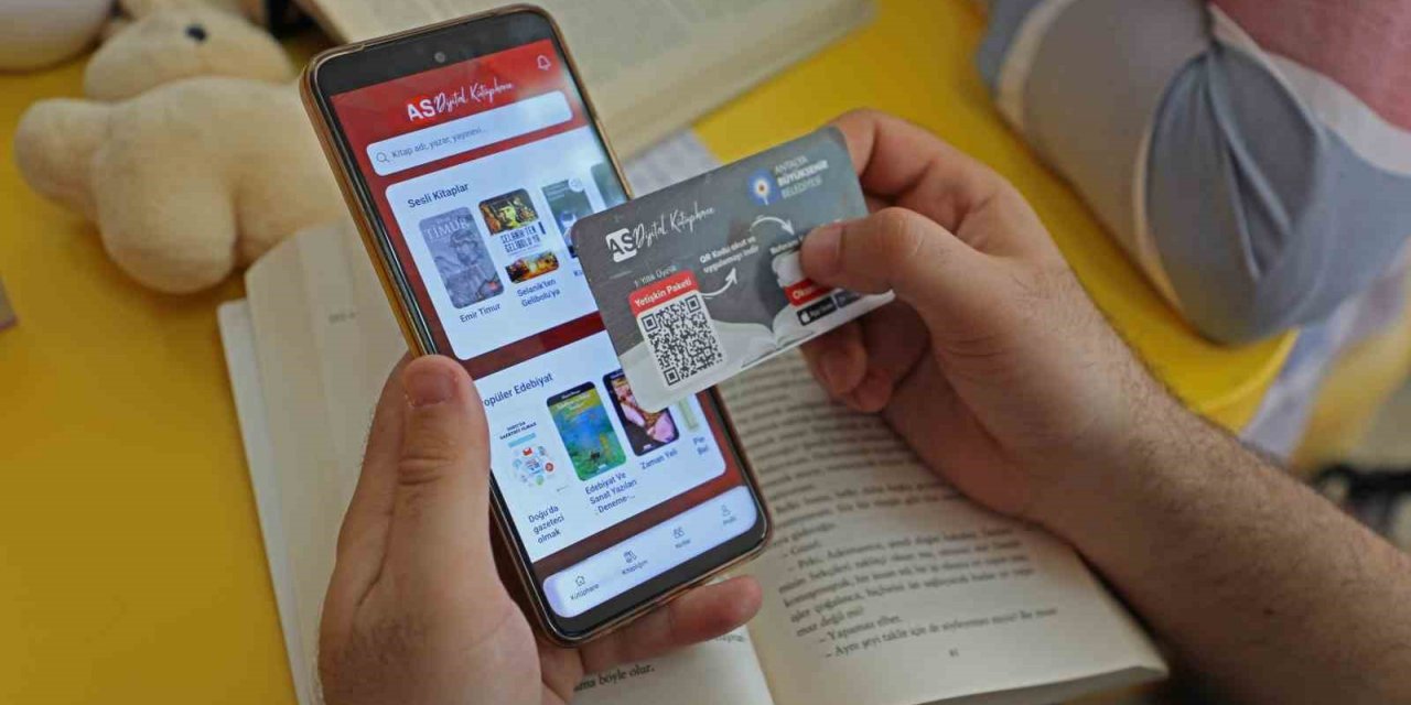 Başkan Böcek’ten kitapsever gençlere hediye