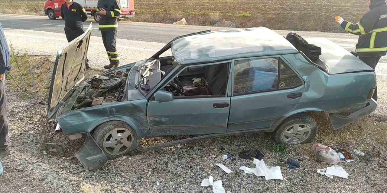 Takla atan otomobilde sıkışan sürücü yaralandı