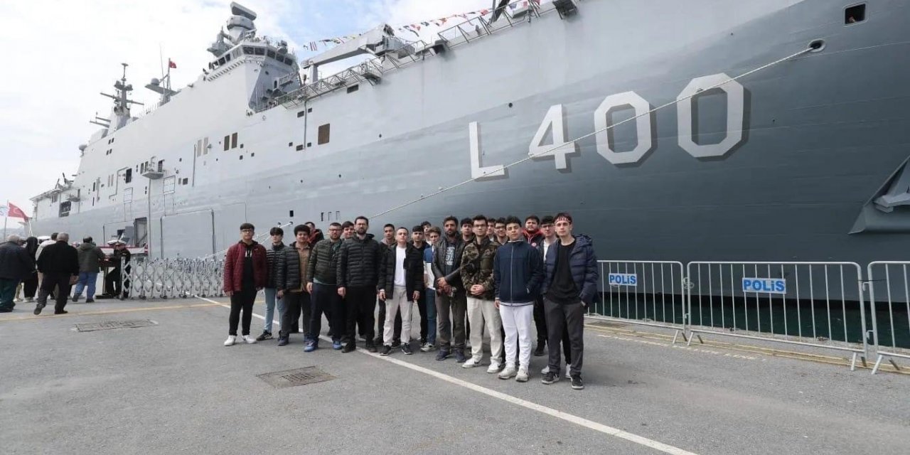 Öğrenciler TCG Anadolu’ya hayran kaldı