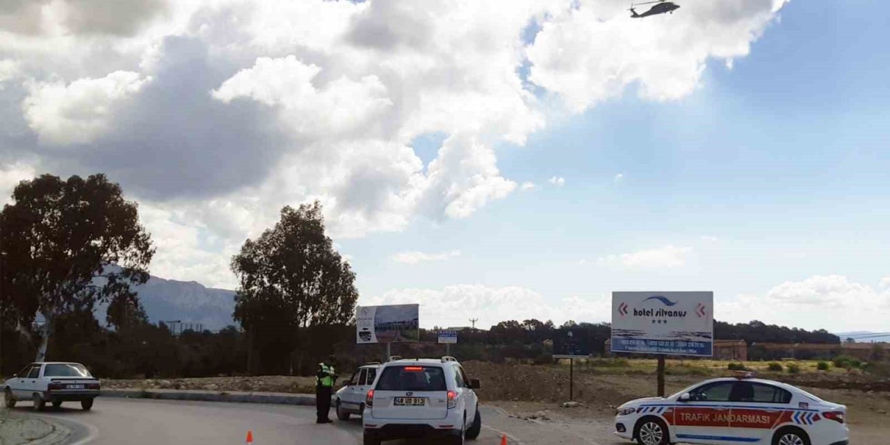 Bayram tatili öncesi Jandarmadan helikopterli trafik denetim