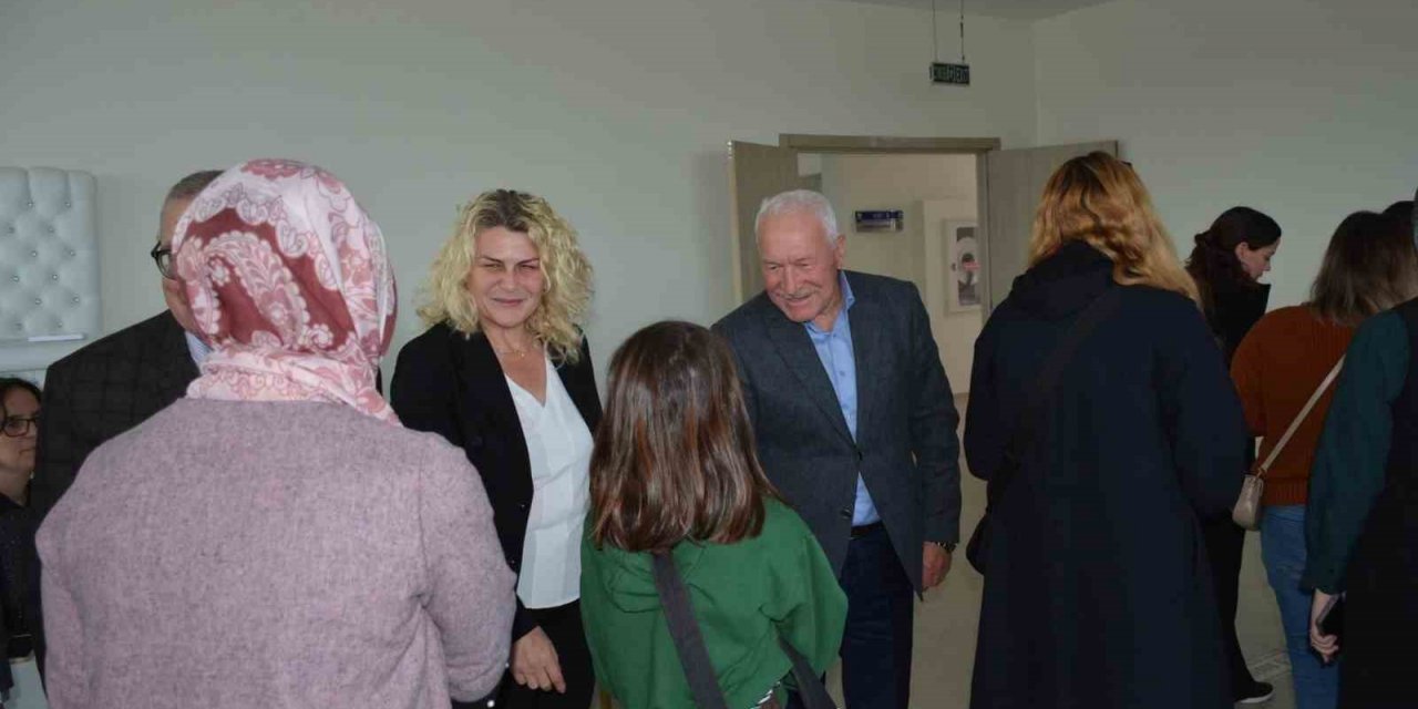 Lapseki Belediyesinde geleneksel personel bayramlaşması yapıldı