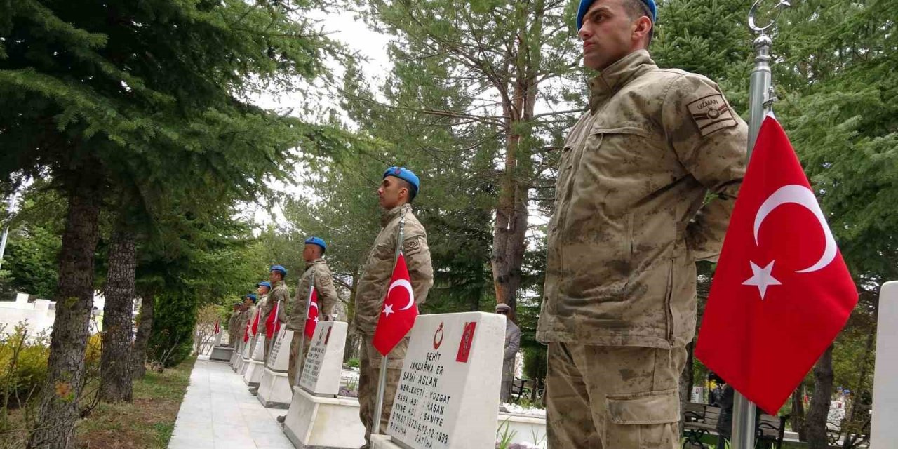 Yozgat’ta Ramazan Bayramı arifesinde şehitlik ziyaret edildi